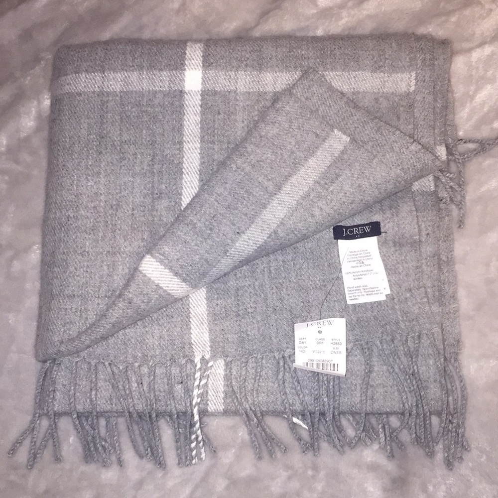 J.Crew Grey White scarf NWT